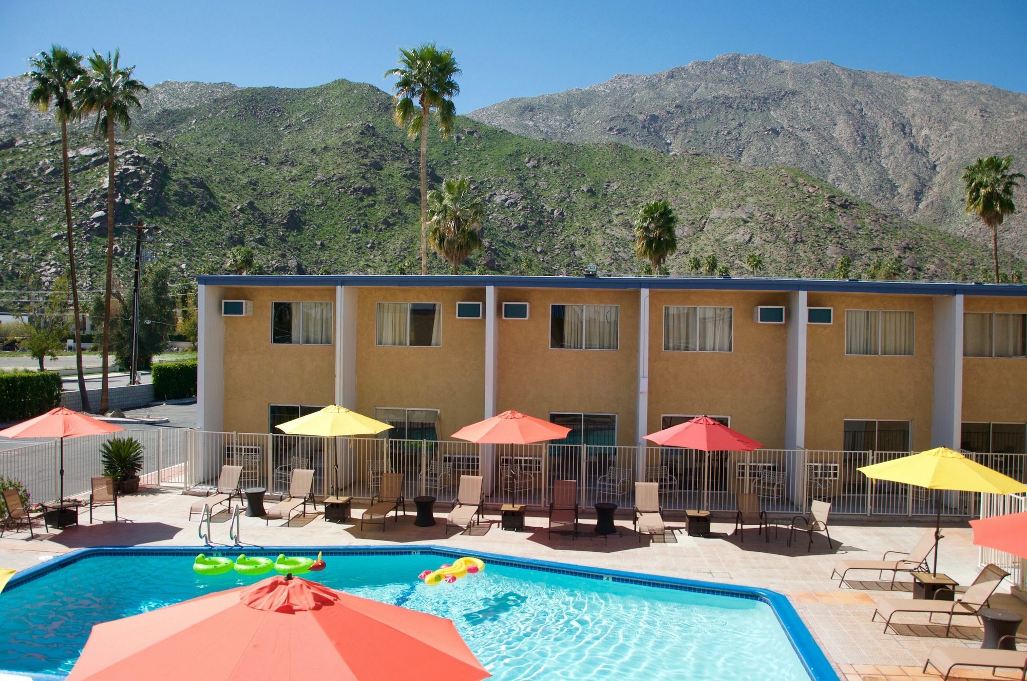 Delos Reyes Palm Springs Motel Exterior photo